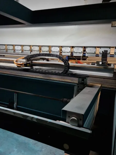 Salvagnini B3 320-4250 Painutuspress