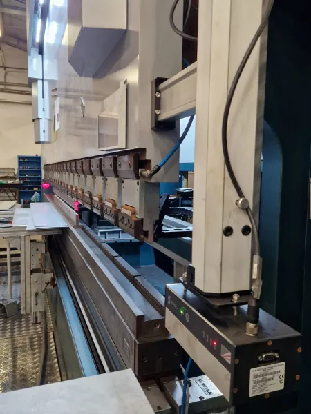 Salvagnini B3 320-4250 Painutuspress