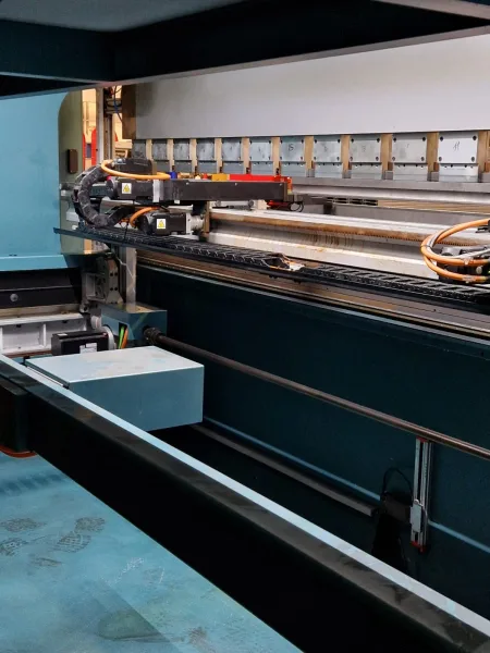 Salvagnini B3 320-4250 Painutuspress