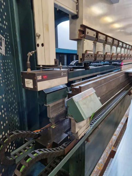 Salvagnini B3 320-4250 Painutuspress