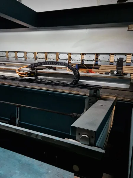 Salvagnini B3 320-4250 Painutuspress